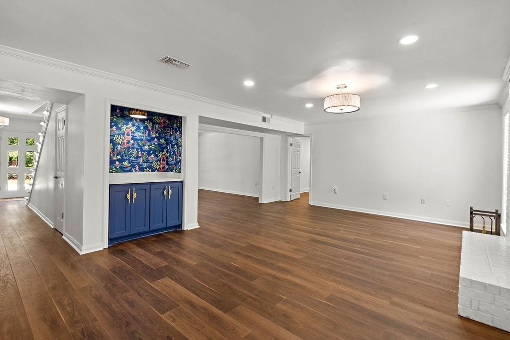 72 RIVERDALE Drive