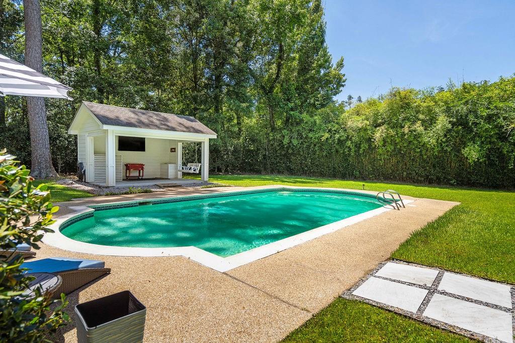 72 RIVERDALE Drive