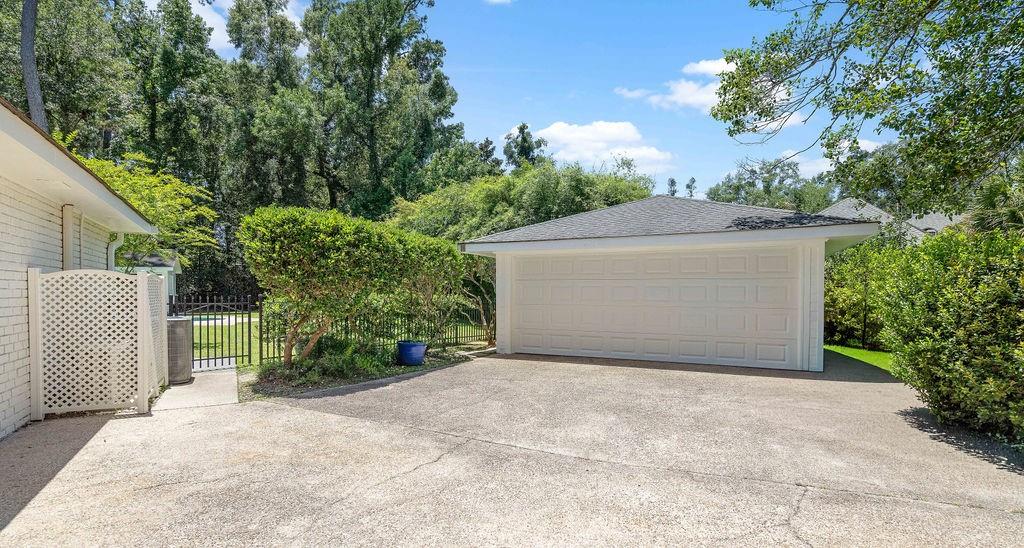 72 RIVERDALE Drive