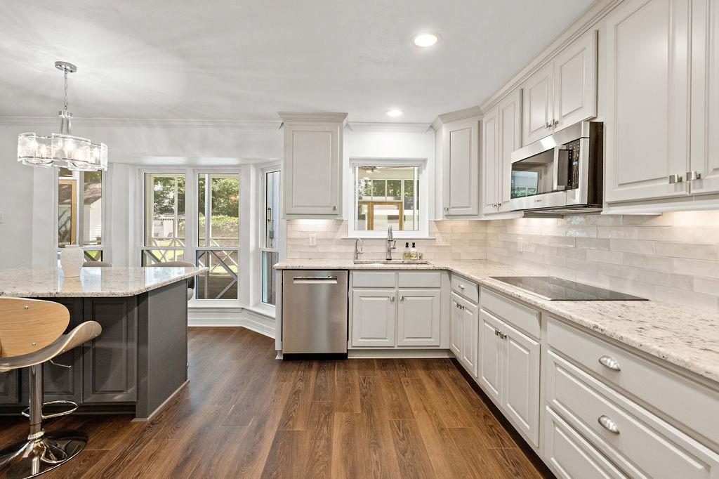 72 RIVERDALE Drive