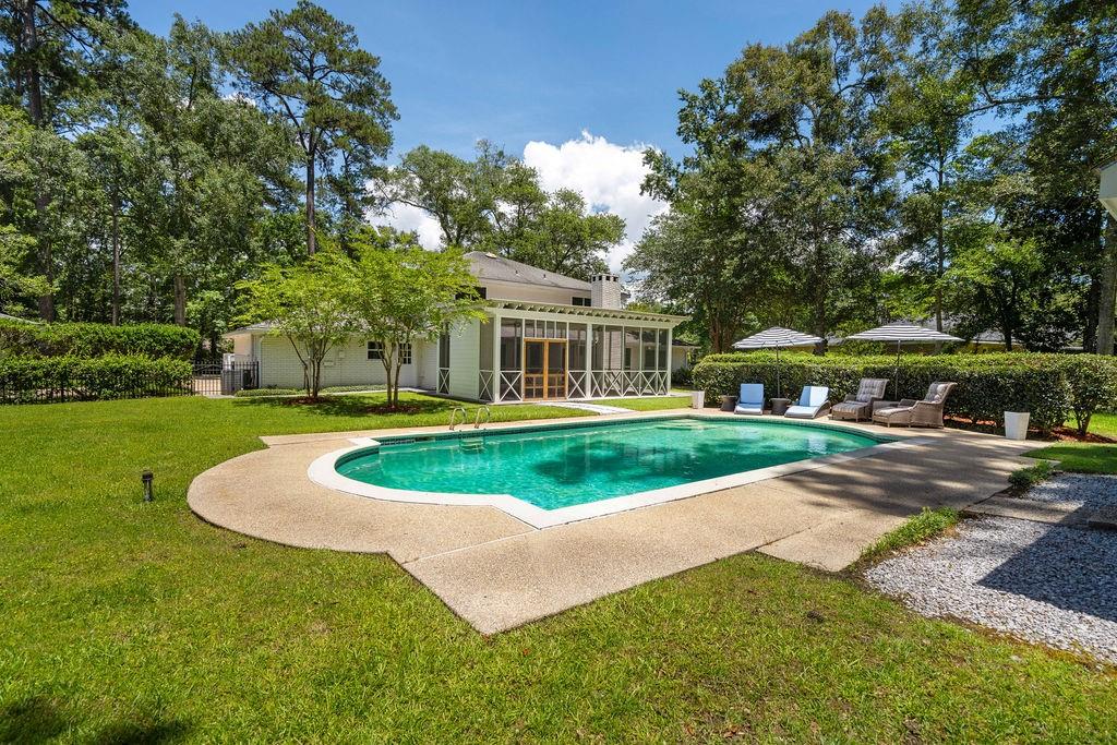 72 RIVERDALE Drive