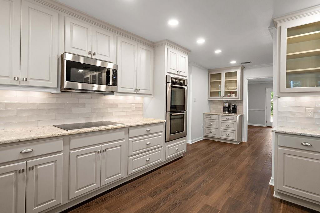 72 RIVERDALE Drive