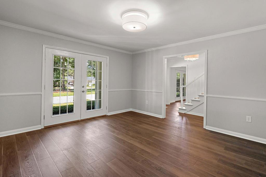 72 RIVERDALE Drive
