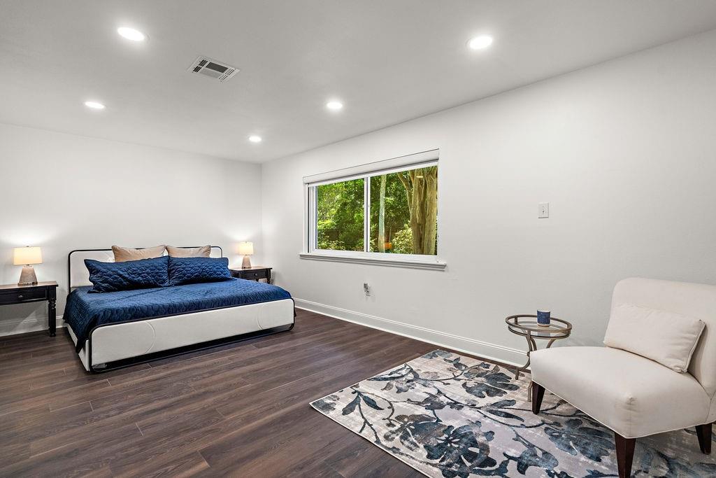 72 RIVERDALE Drive