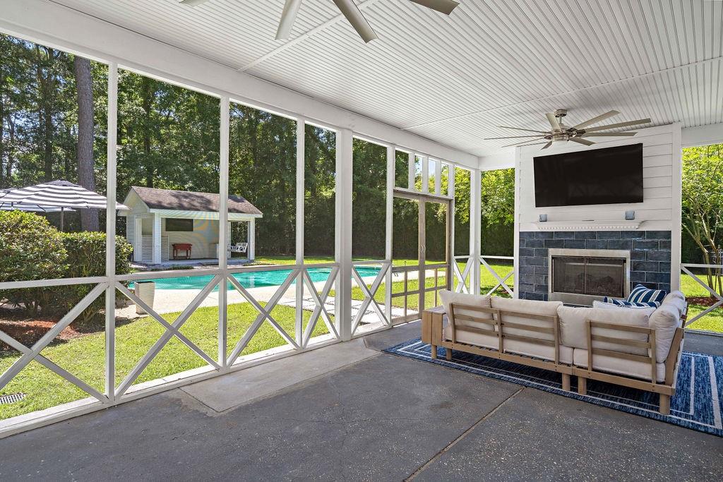 72 RIVERDALE Drive
