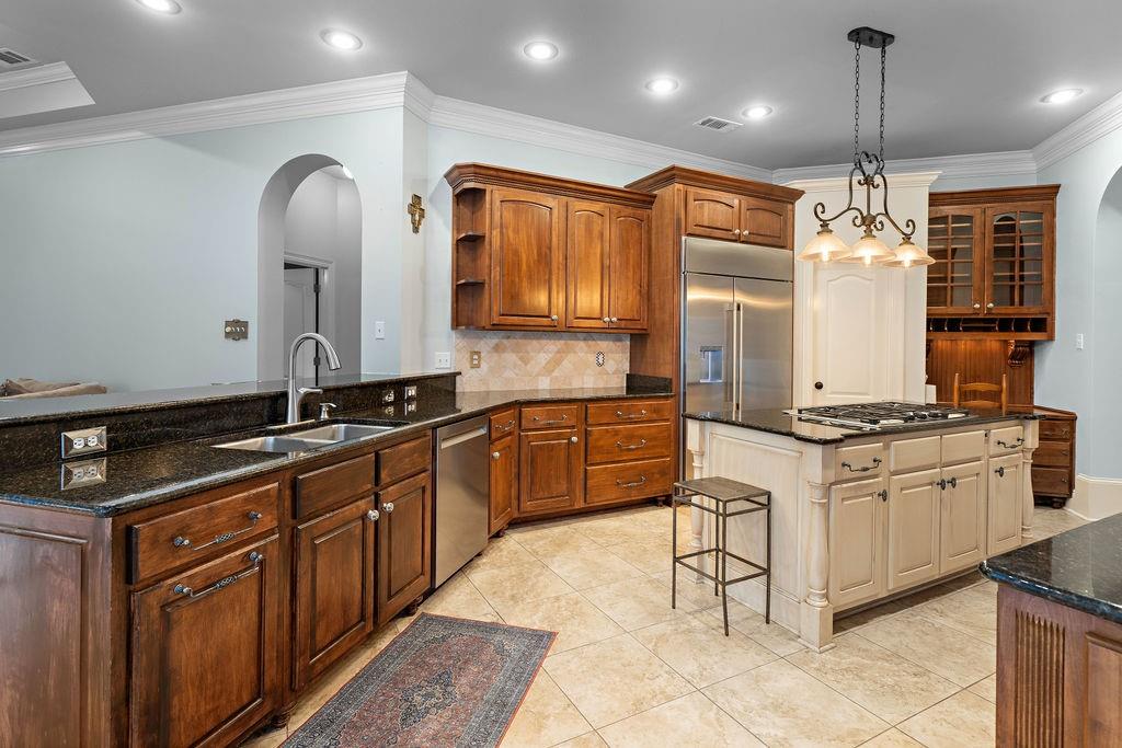 518 UPTON GREY Court