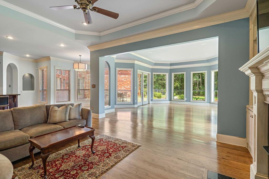 518 UPTON GREY Court