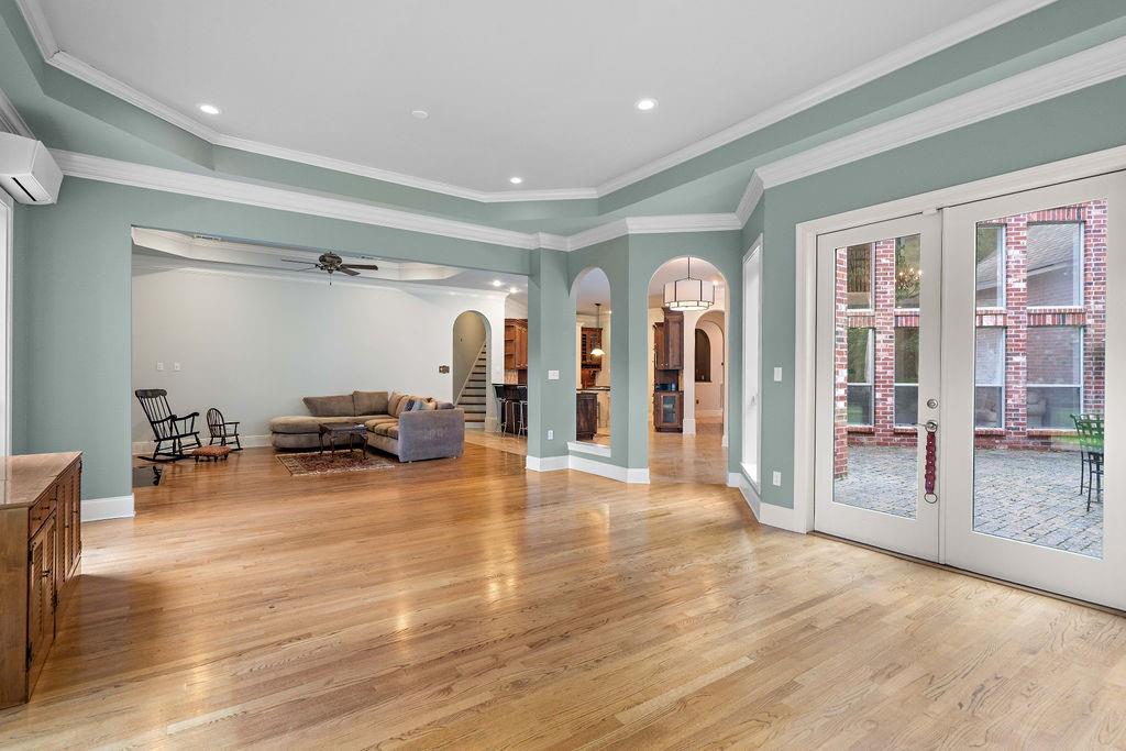 518 UPTON GREY Court