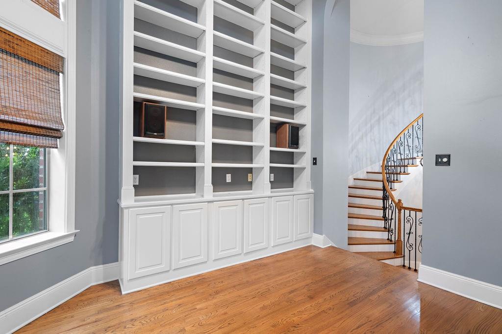 518 UPTON GREY Court