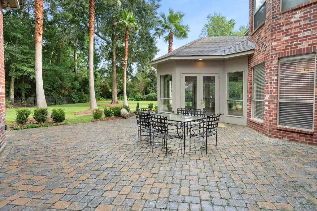 518 UPTON GREY Court