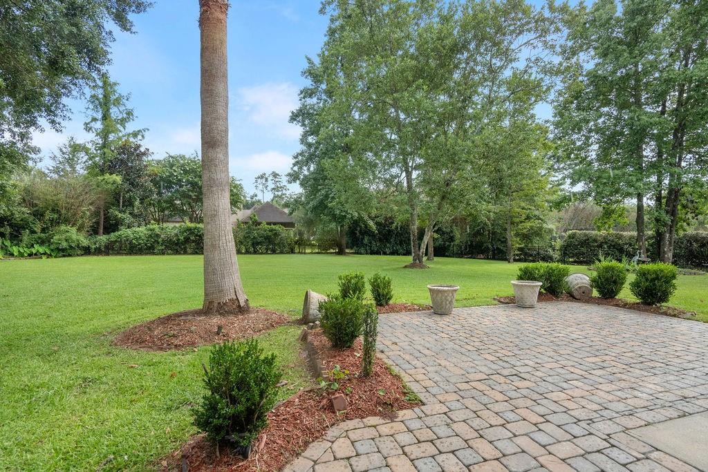 518 UPTON GREY Court