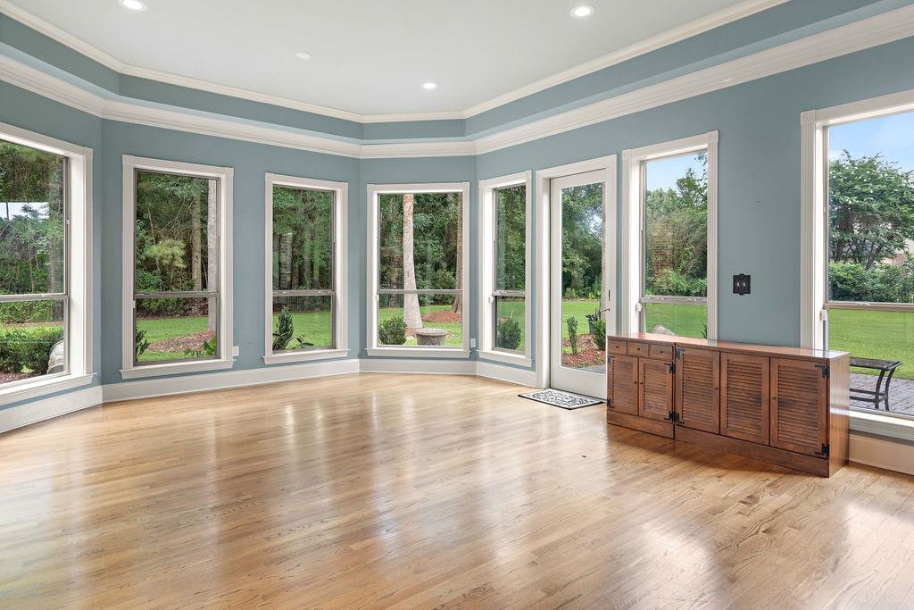 518 UPTON GREY Court