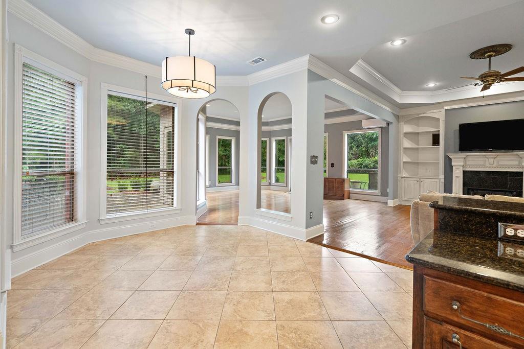 518 UPTON GREY Court