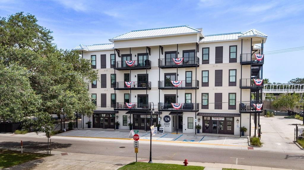 124 COURT Street 201