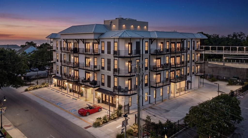 124 COURT Street 402