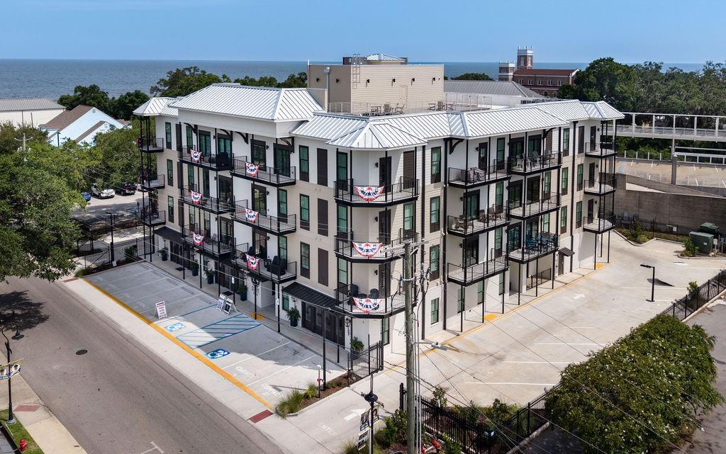 124 COURT Street 402