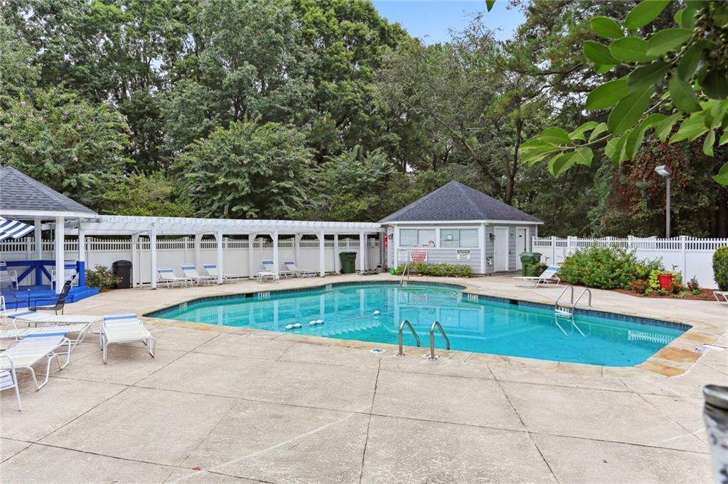 1636 Raleigh Circle SE