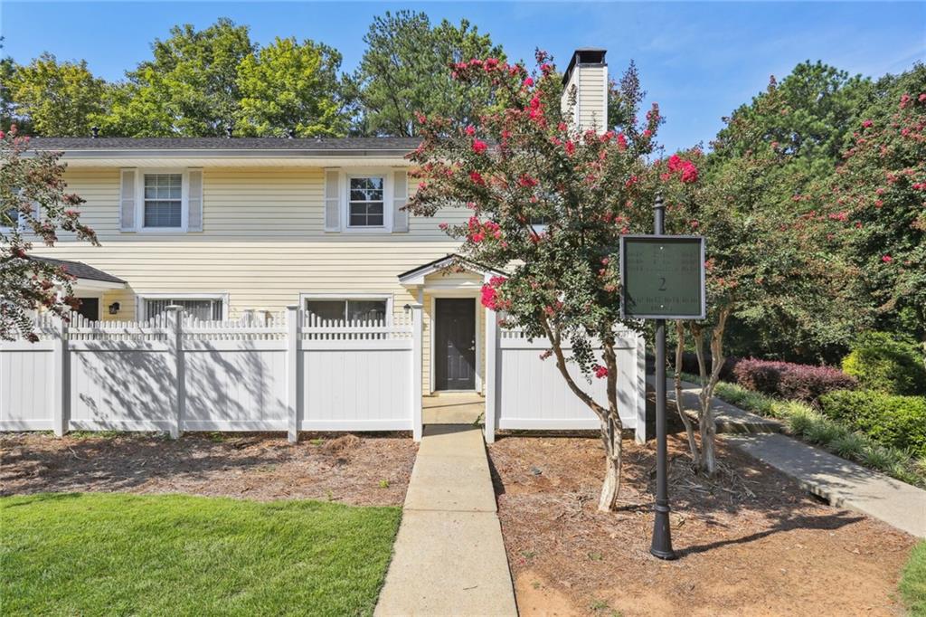 1636 Raleigh Circle SE