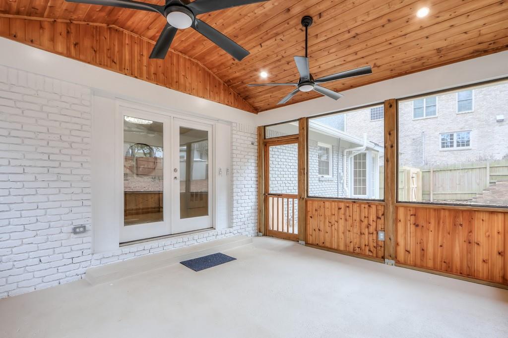 2212 Oakawana Drive NE