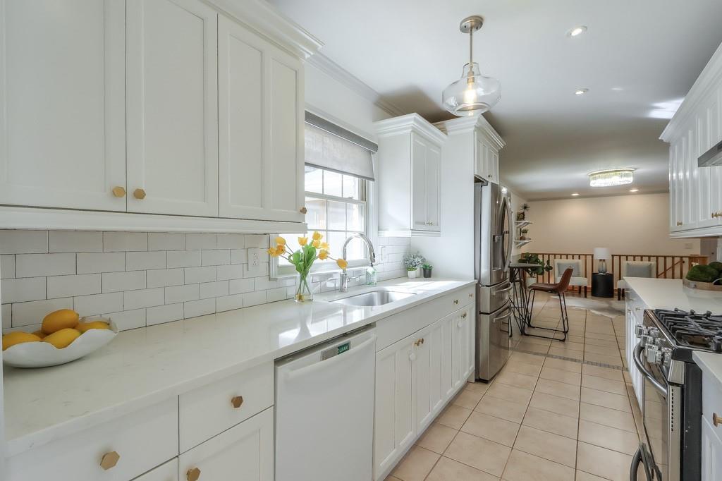 2212 Oakawana Drive NE