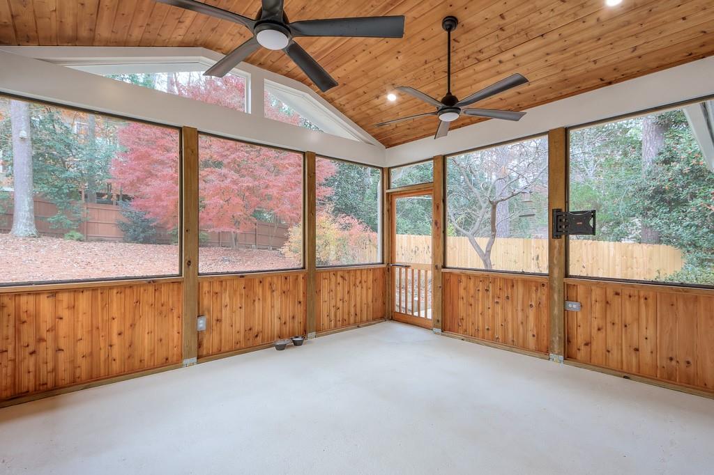 2212 Oakawana Drive NE