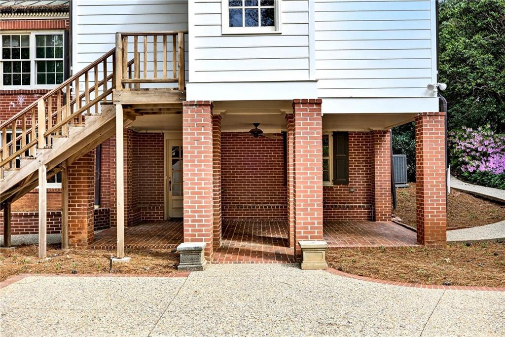 596 W Wesley Road NW