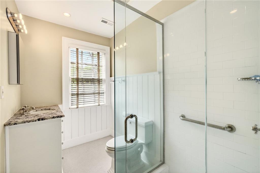 596 W Wesley Road NW