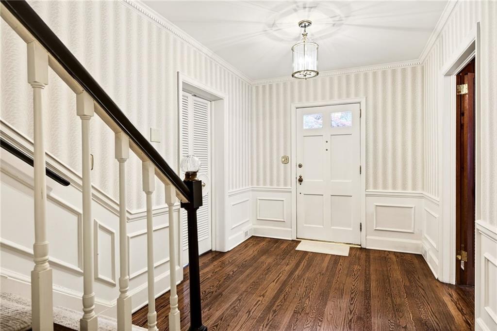 596 W Wesley Road NW