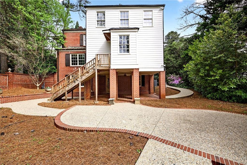 596 W Wesley Road NW