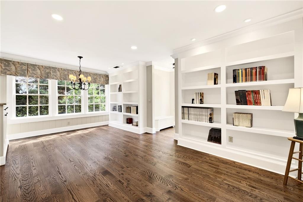 596 W Wesley Road NW