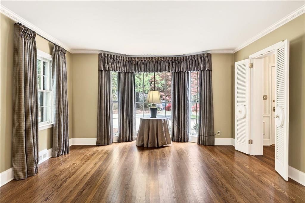 596 W Wesley Road NW