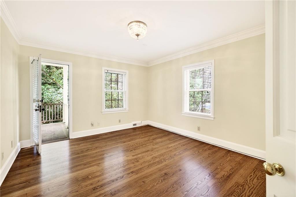 596 W Wesley Road NW