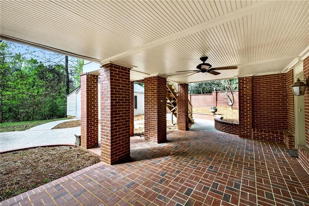 596 W Wesley Road NW