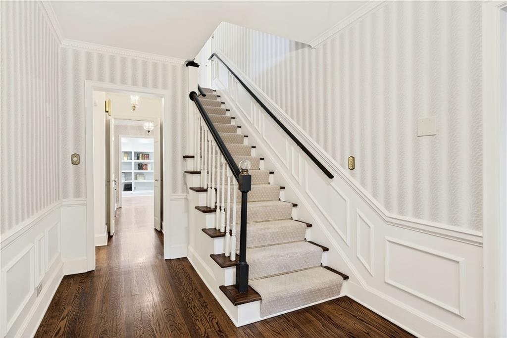 596 W Wesley Road NW