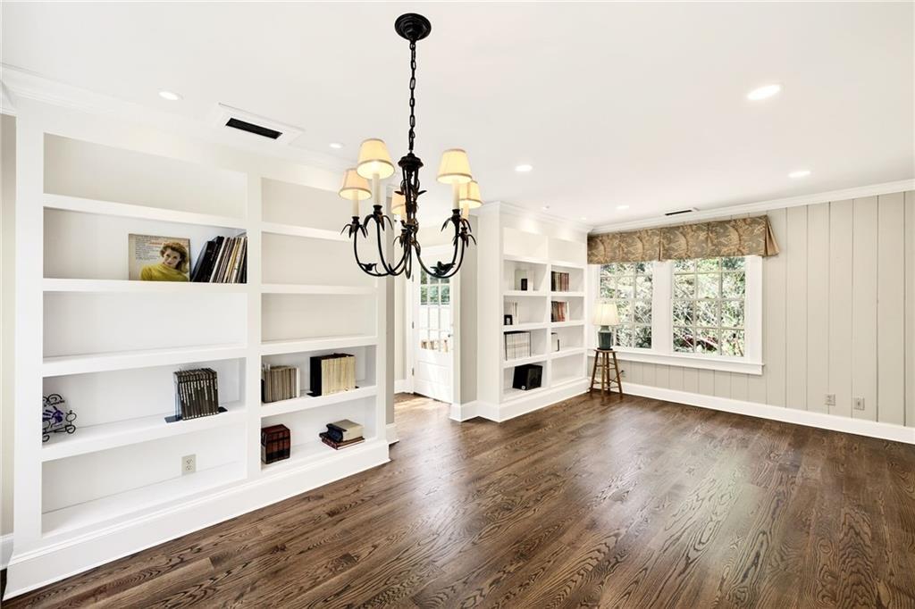 596 W Wesley Road NW