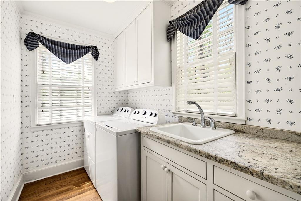 596 W Wesley Road NW