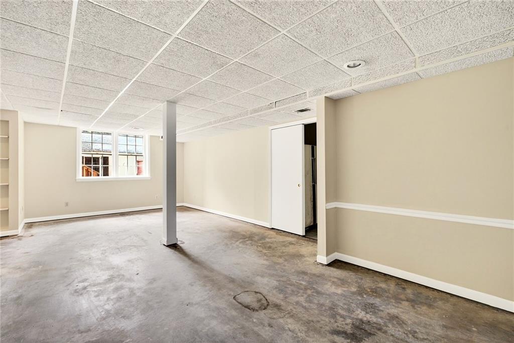 596 W Wesley Road NW