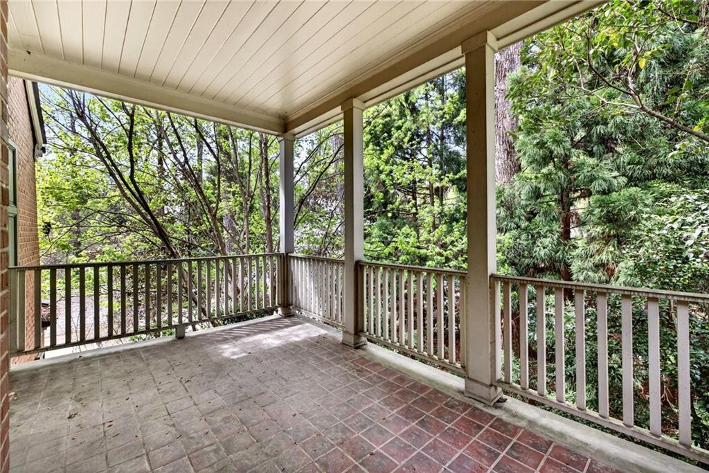 596 W Wesley Road NW