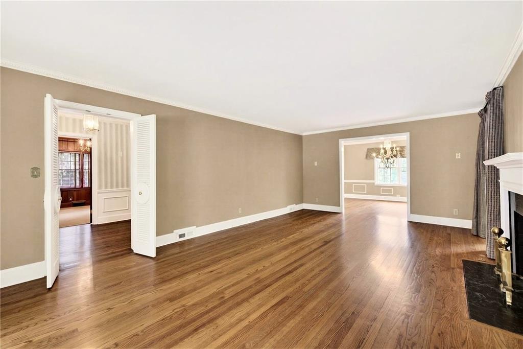 596 W Wesley Road NW