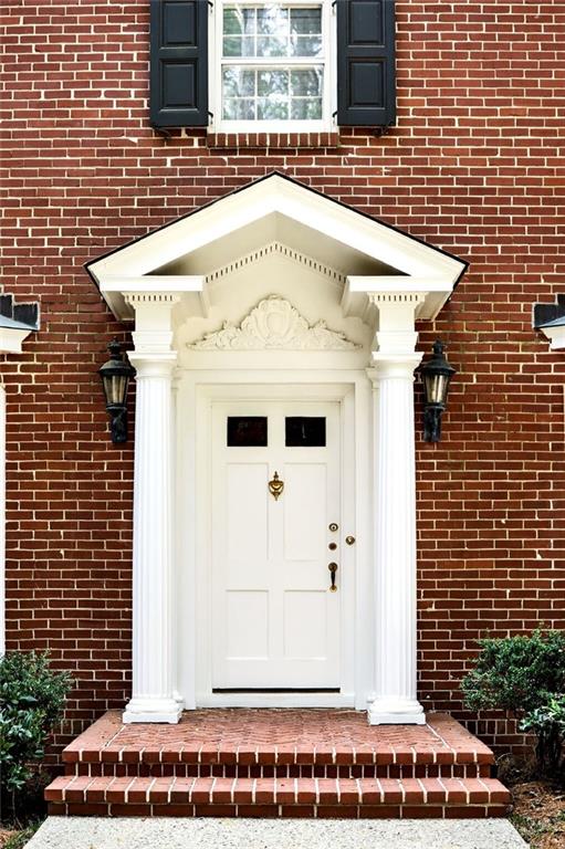 596 W Wesley Road NW