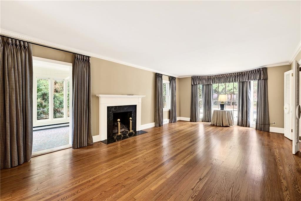 596 W Wesley Road NW