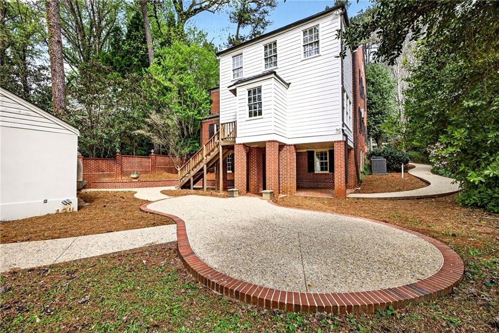 596 W Wesley Road NW