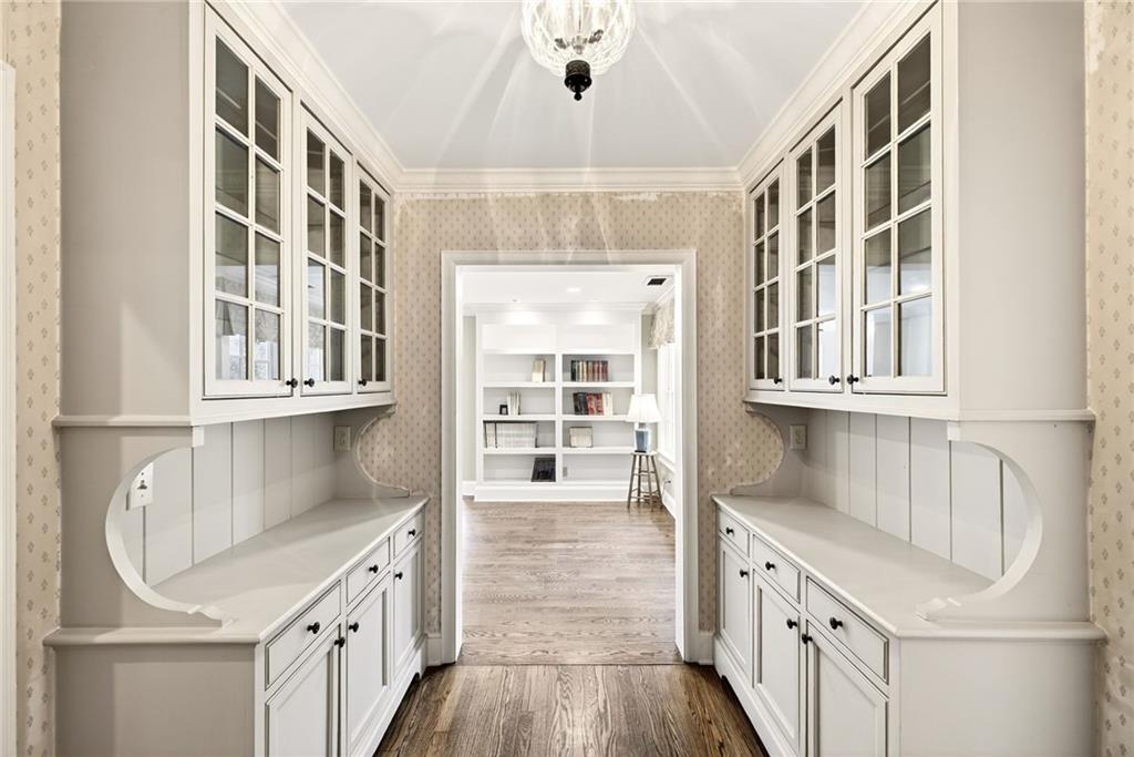 596 W Wesley Road NW