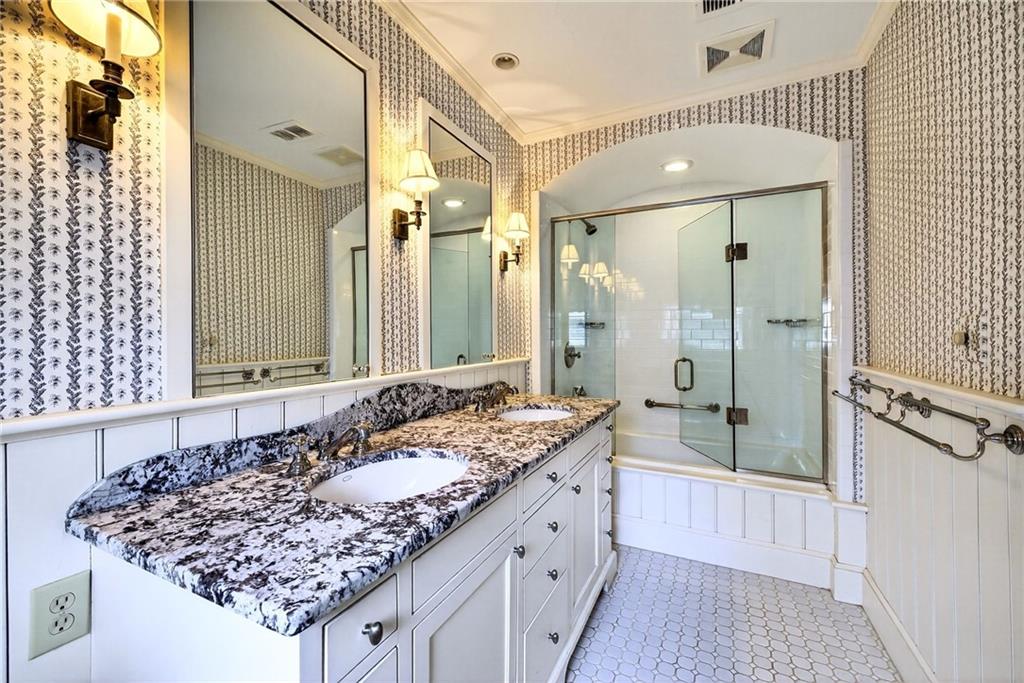 596 W Wesley Road NW