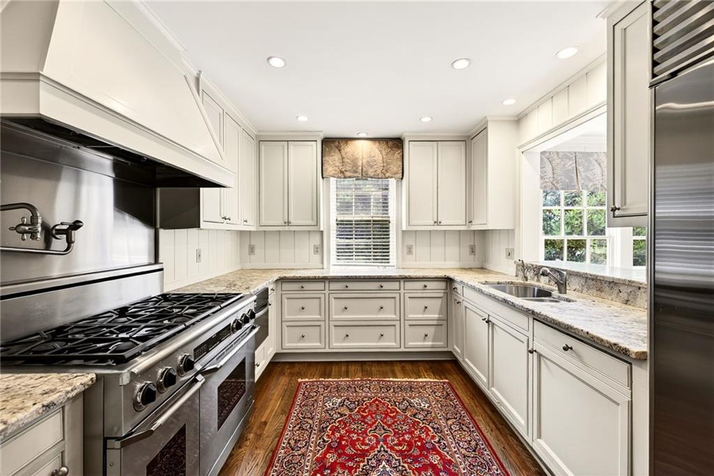 596 W Wesley Road NW