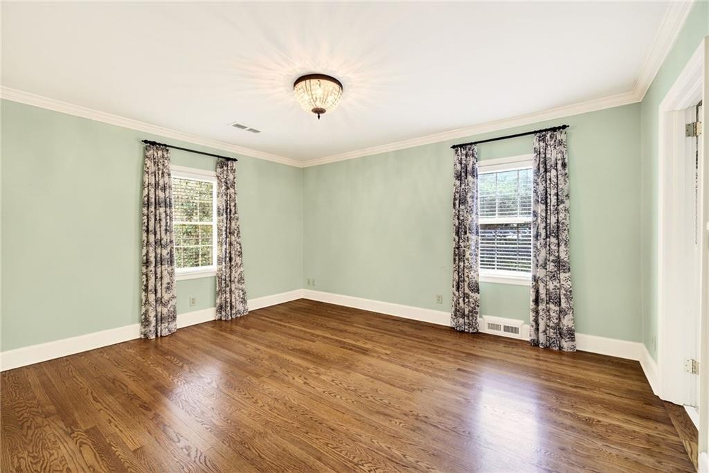 596 W Wesley Road NW