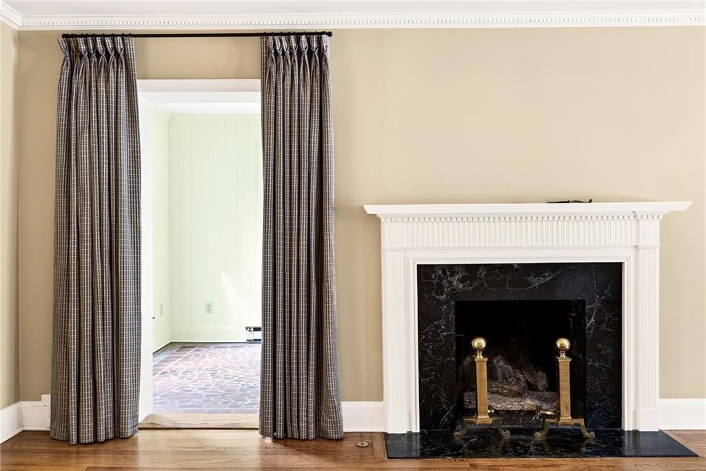 596 W Wesley Road NW