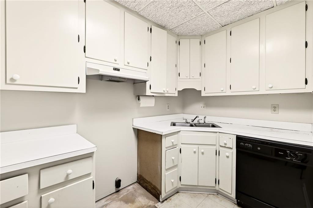 596 W Wesley Road NW