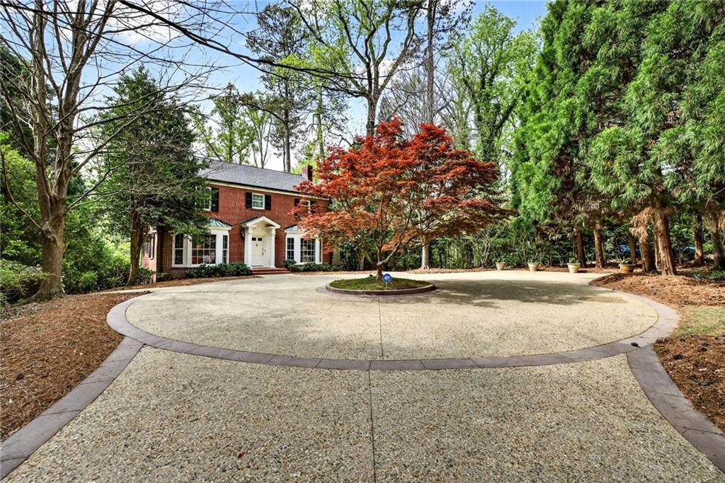 596 W Wesley Road NW