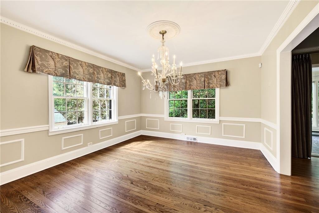 596 W Wesley Road NW